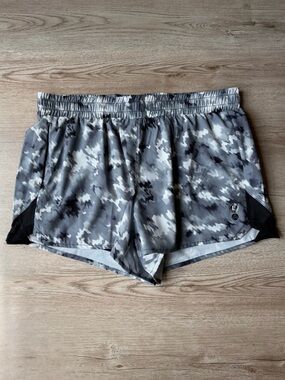 Women’s Running Shorts L Gray Camo Lined Gym Workout Activewear Lightweight